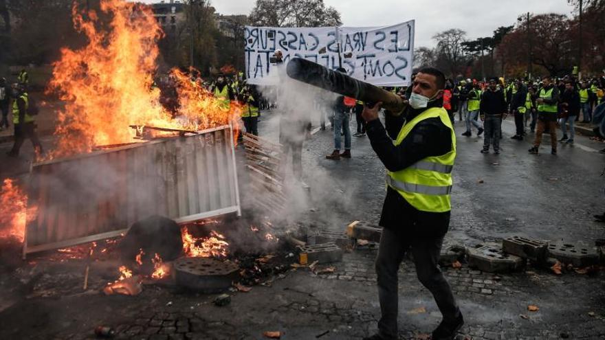 Las protestas de París han hecho recular a Macron.