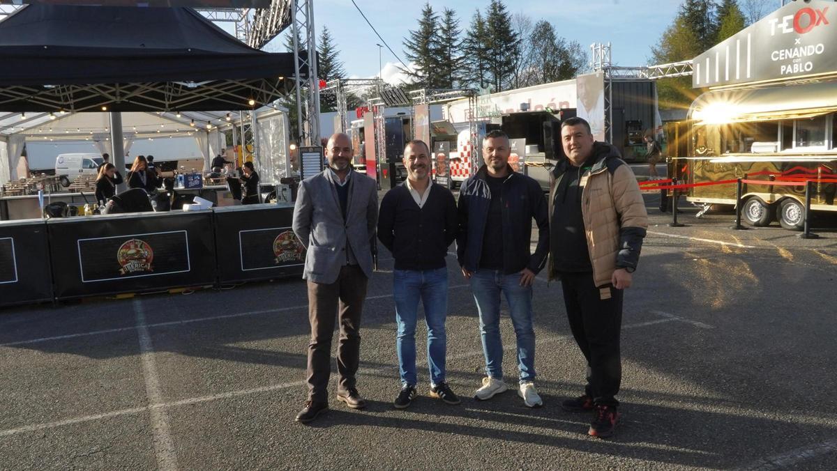 El alcalde de Siero, Ángel García "Cepi", acompañado por los promotores del evento, Alberto Menéndez y Tony Marcos Fernández y el director de Parque Principado, Fernando García Otero.