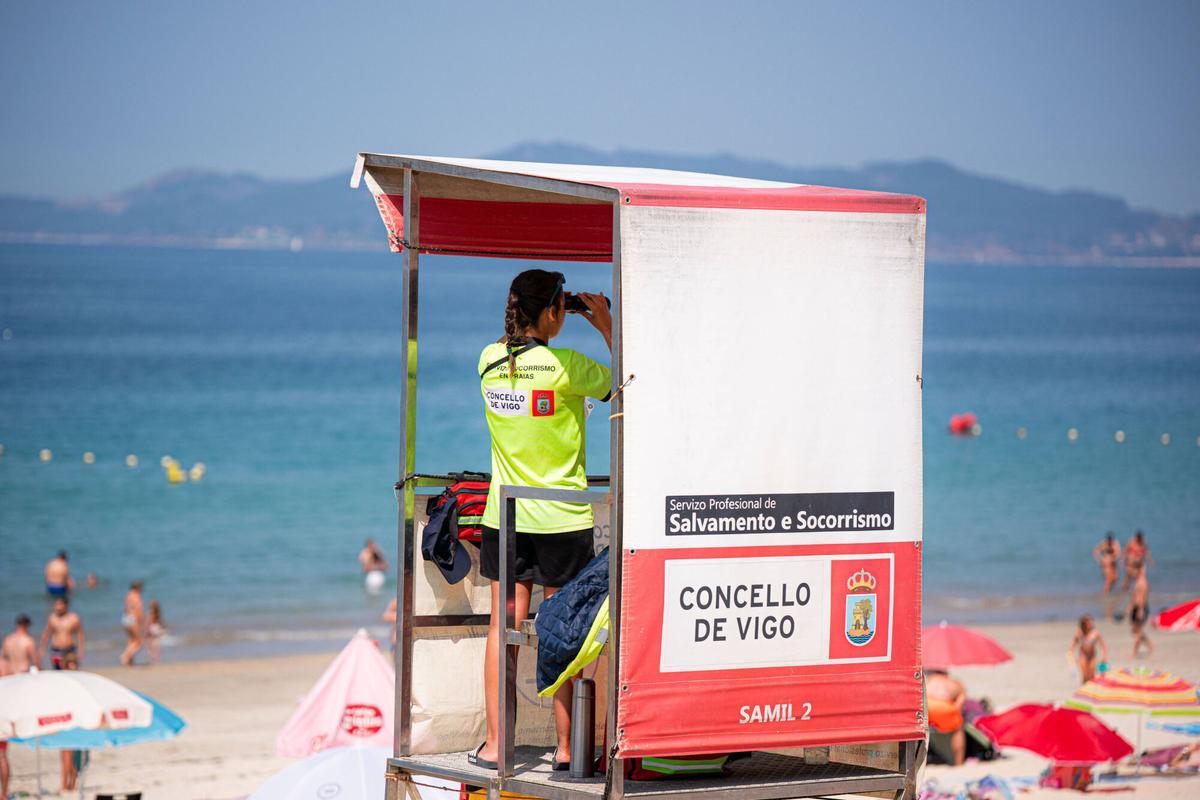 Puesto de socorrista en la playa de Samil, Vigo.