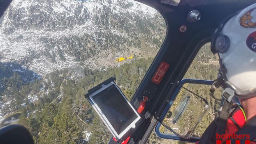 Interior de l&#039;helicòpter dels Bombers que participa a la recerca d&#039;una parella de joves desapareguts al Parc Nacional d&#039;Aigüestortes i Estany de Sant Maurici, el 30 de setembre de 2020