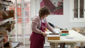 Taller de encuadernación de libros en Naikare.