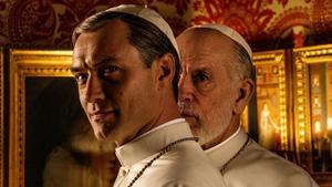 Jude Law y John Malkovich, en la primera imagen de ’The New Pope’.