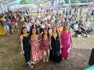 Emotivo pregón de La Asociación de Jóvenes de El Berrón al frente de sus primeras fiestas: "cuando algo nace del corazón, no hay obstáculo que lo detenga"