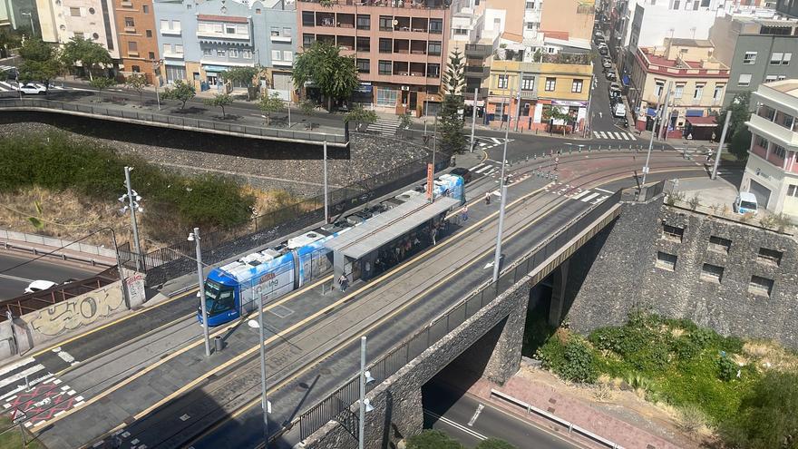 El tranvía sufre retrasos por el problema de salud de una pasajera