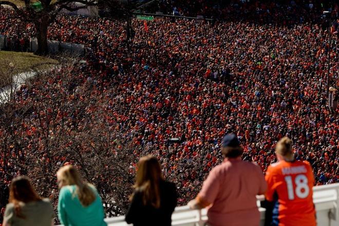 El espectacular recibimiento a los Broncos en Denver