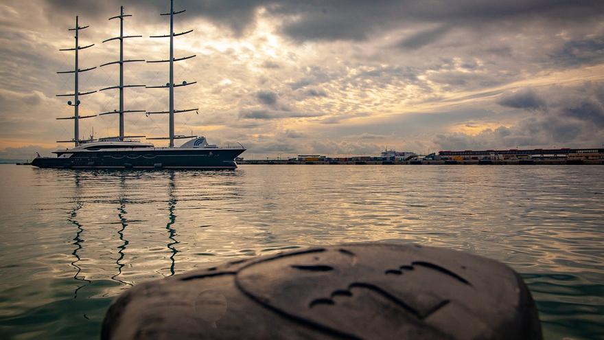 El supervelero &#039;Black Pearl&#039; amarra en el Club de Mar de Palma por primera vez antes de viajar al Caribe