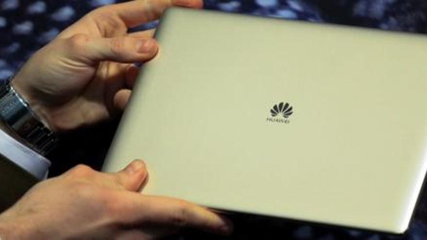 Huawei presenta el Matebook, una tauleta que es pot convertir en un PC de 12 polsades