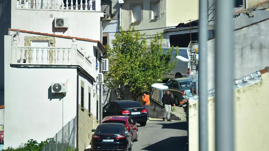Tranquilidad en San Lázaro tras el tiroteo entre clanes familiares de Plasencia en el que ha muerto una niña de dos años