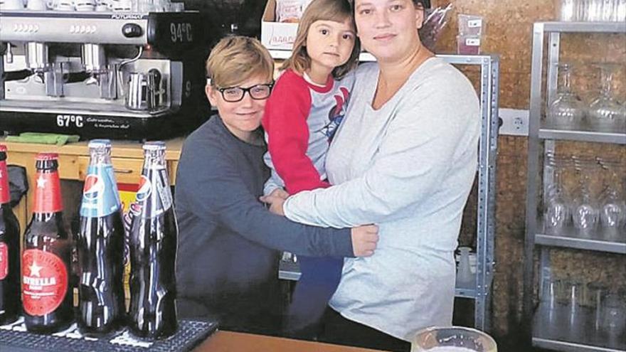 La Pobla logra una familia con dos hijos para gestionar el bar