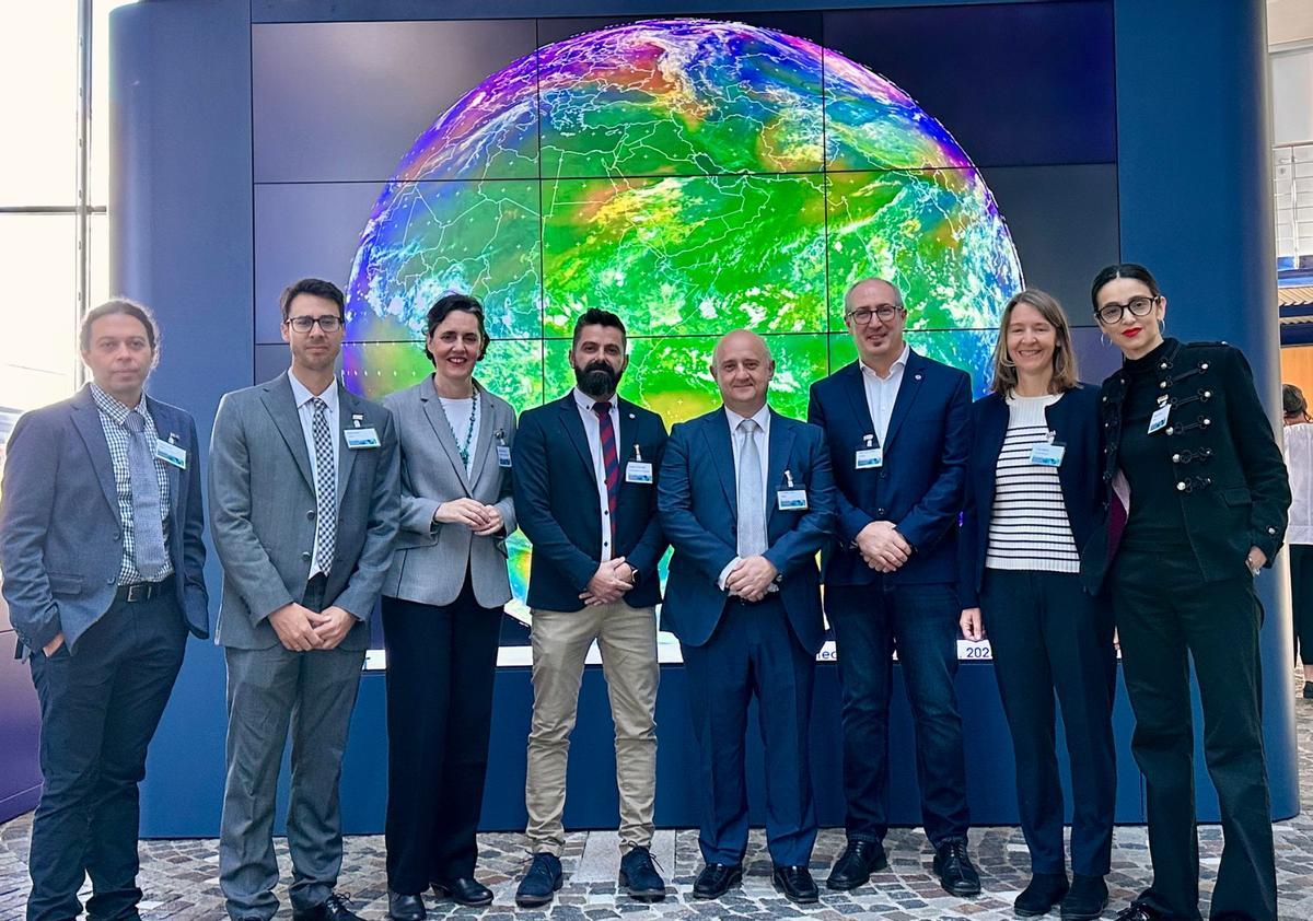 El equipo de Aemet y del IEO-CSIC, Carlos Torres, David Suárez, Mónica Ruiz, Eugenio Fraile Fernando Belda, Jesús M. Arrieta, Celia Milford, y Omaira Garcia, en Alemania, en Eumetsat, en 2023.