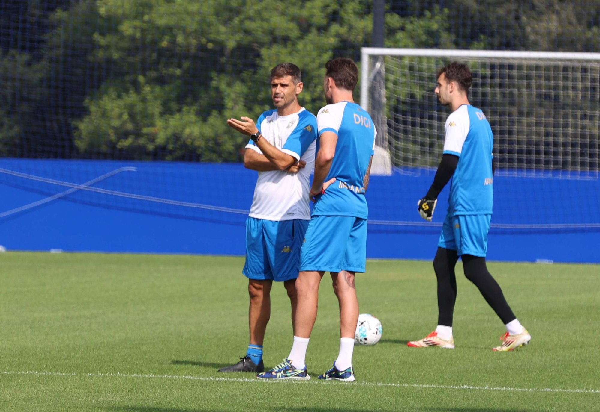 Primer entrenamiento de Luismi Cruz en Abegondo