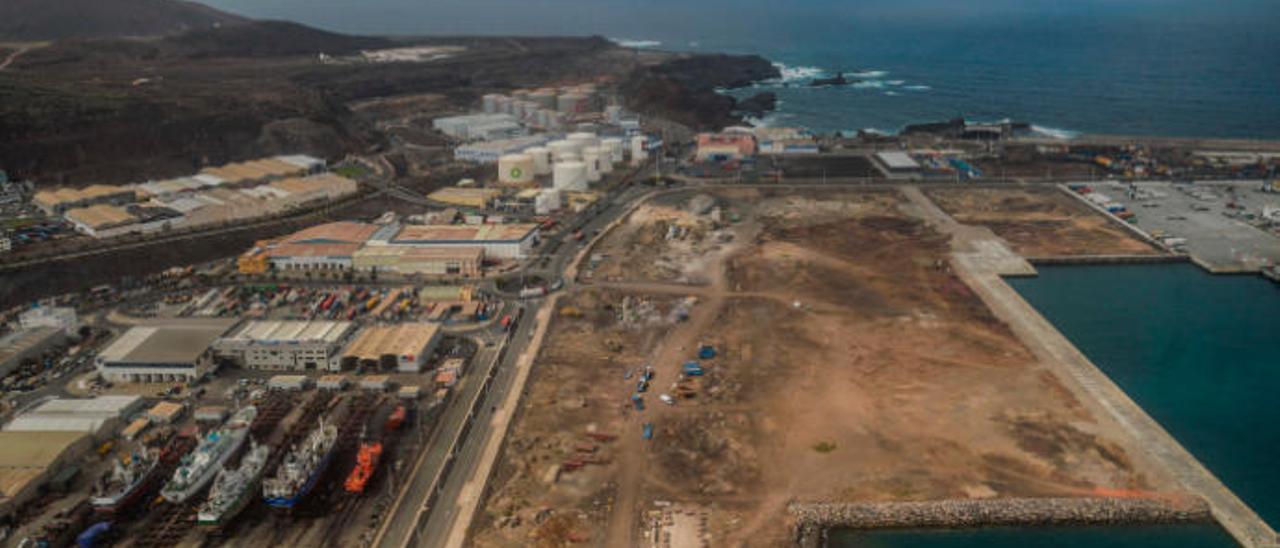 Vista de los muelles interiores de La Esfinge poco antes de la conclusión de las obras de construcción.