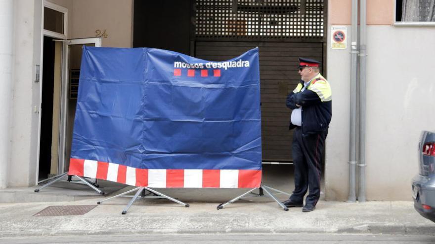 L&#039;acusació vol que l&#039;Estat assumeixi responsabilitats per no retirar l&#039;arma al policia que va matar la parella a Olot