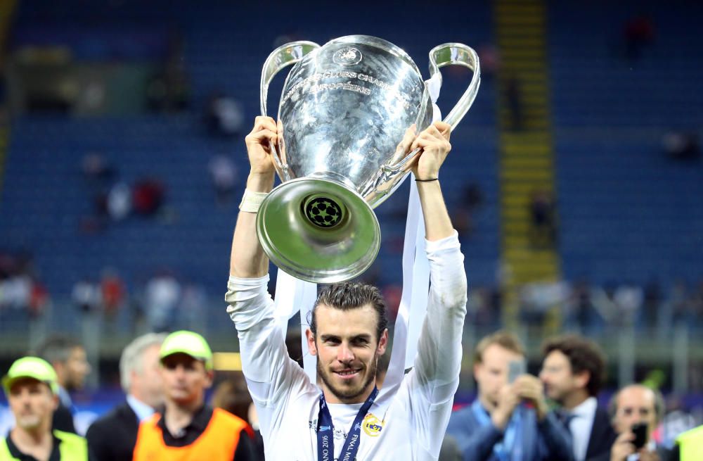 Los jugadores del Real Madrid celebran el título