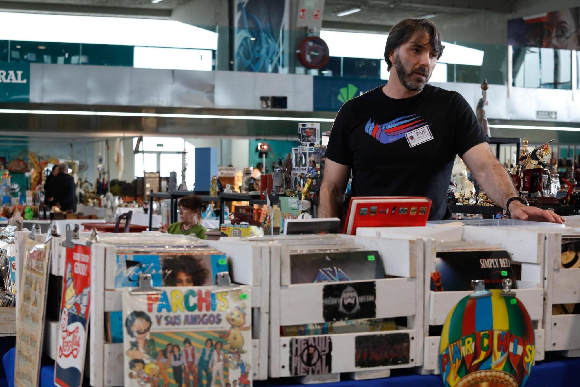 Larga cola en la apertura de la Feria de Antigüedades