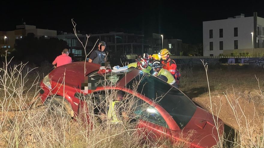 Rescatado un joven de 19 años tras sufrir un accidente de tráfico en Ibiza