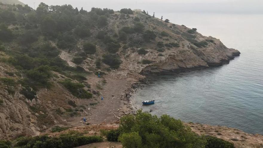 La patera que ha llegado a Benidorm.