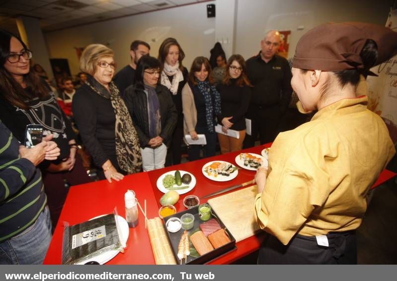 GALERÍA DE FOTOS -- La reconocida cocinera japonesa Taka Sasaki triunfa con su taller de cocina en Vila-real