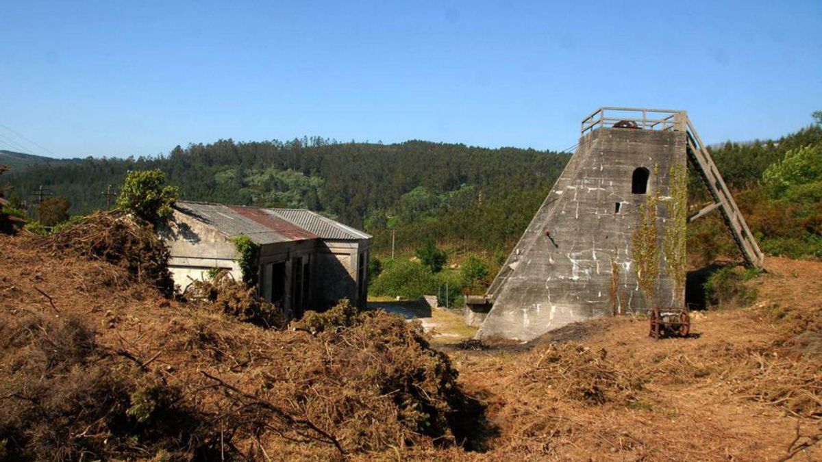 Exterior da antiga mina de wolframio en Lousame.