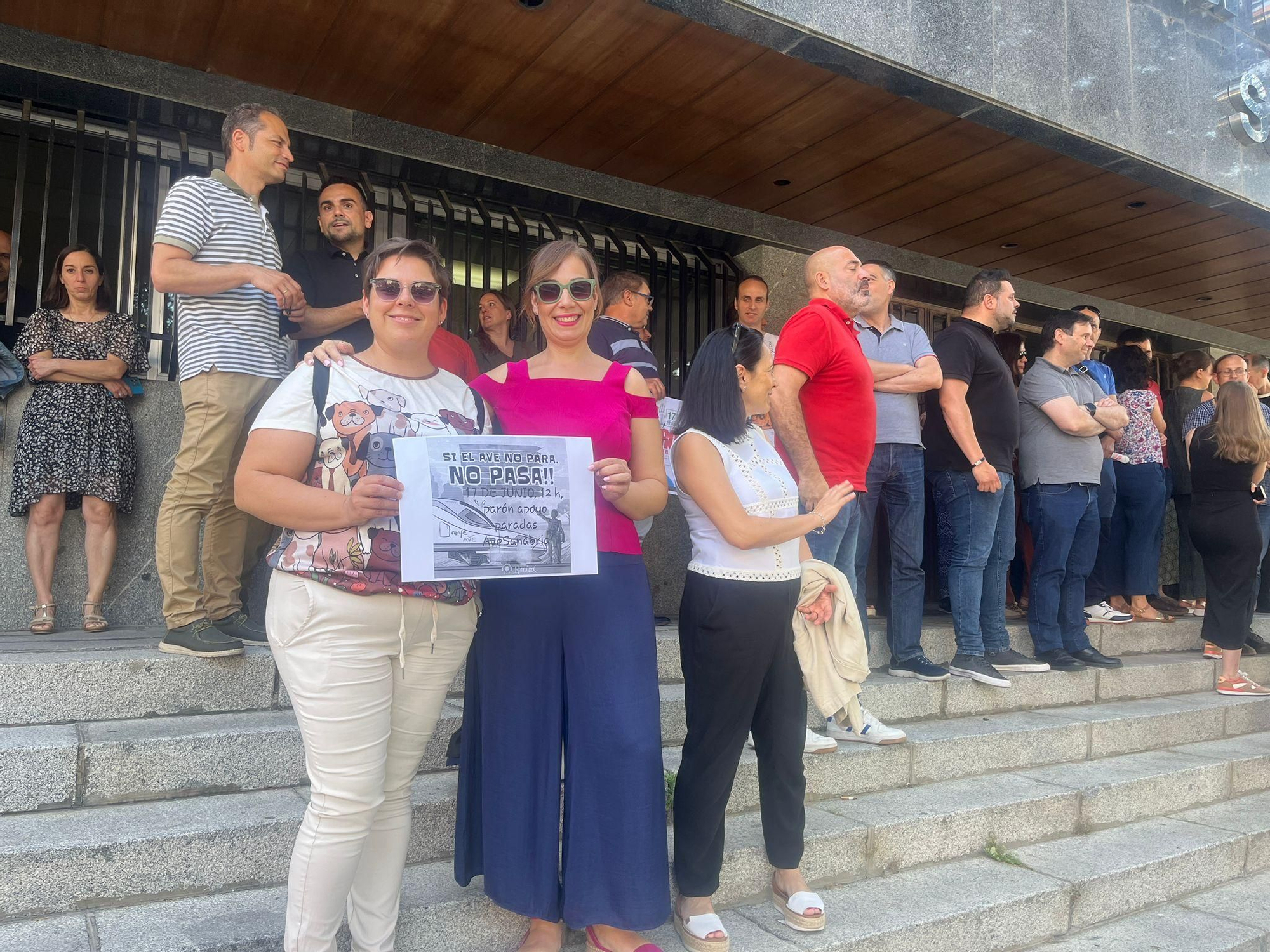 Zamora "se paraliza" para pedir que el tren vuelva a parar en Sanabria