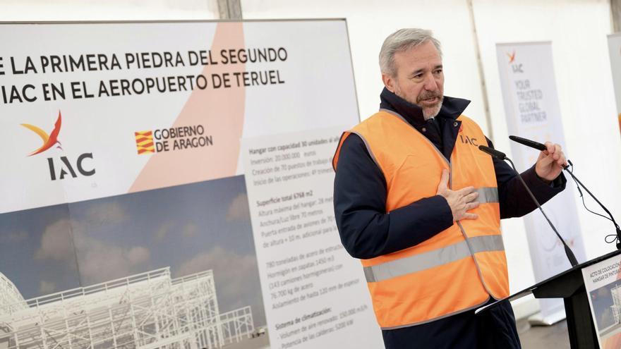 El presidente de Aragón, Jorge Azcón, este miércoles en el Aeropuerto de Teruel.