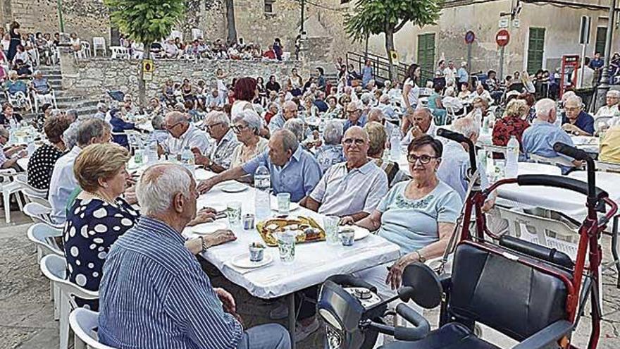 Montuïri rinde homenaje a sus mayores