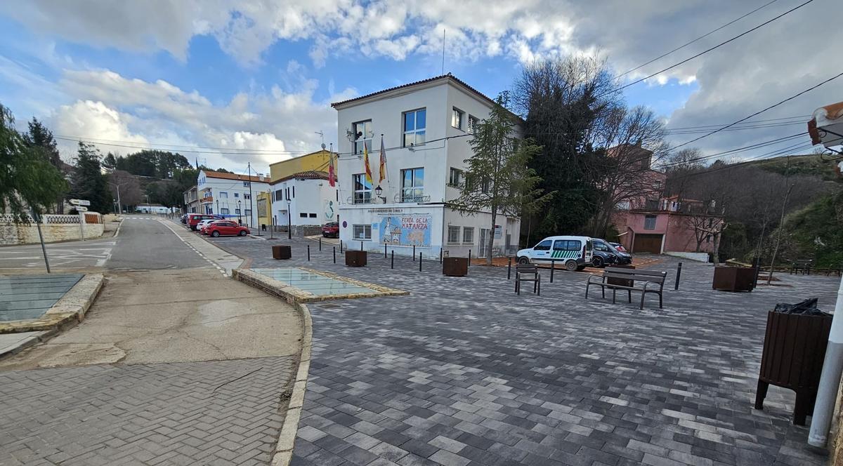 Entrada a Zarra, por la carretera de Ayora.