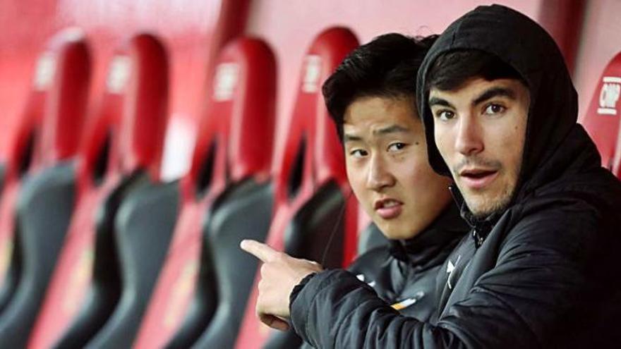 Carlos Soler y Kang In, en una imagen de la temporada.