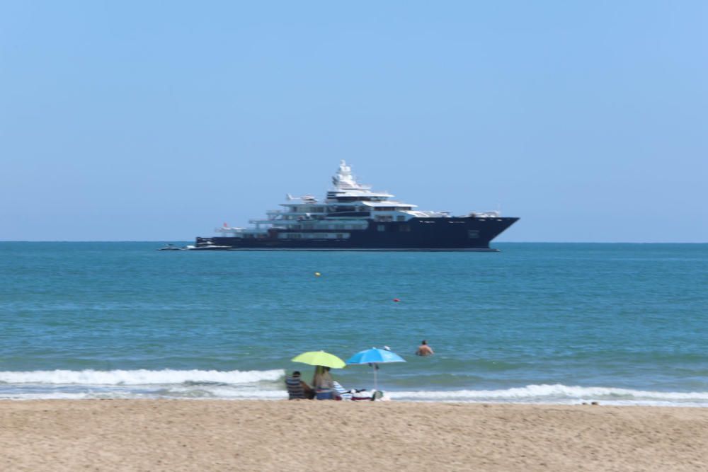 Ulysses, el cuarto yate más caro del mundo fondea en Cullera