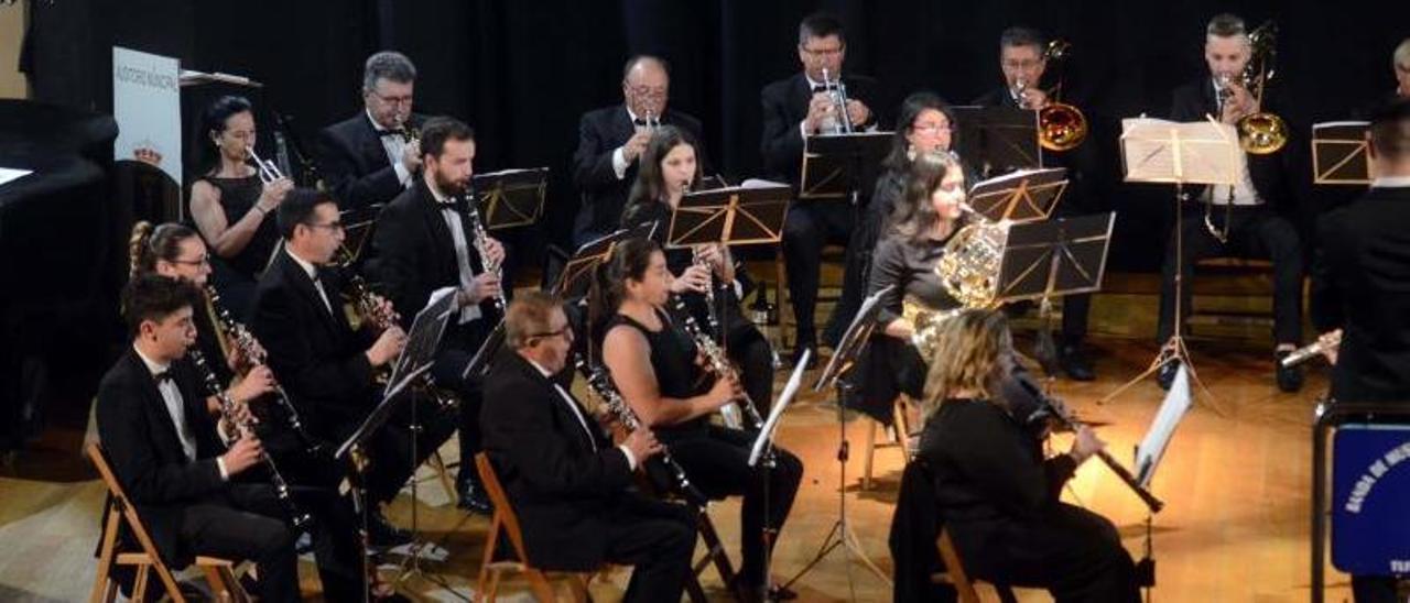 Membros da Banda de Castrelo, durante o concerto no Auditorio da Xuventude. |   // NOÉ PARGA