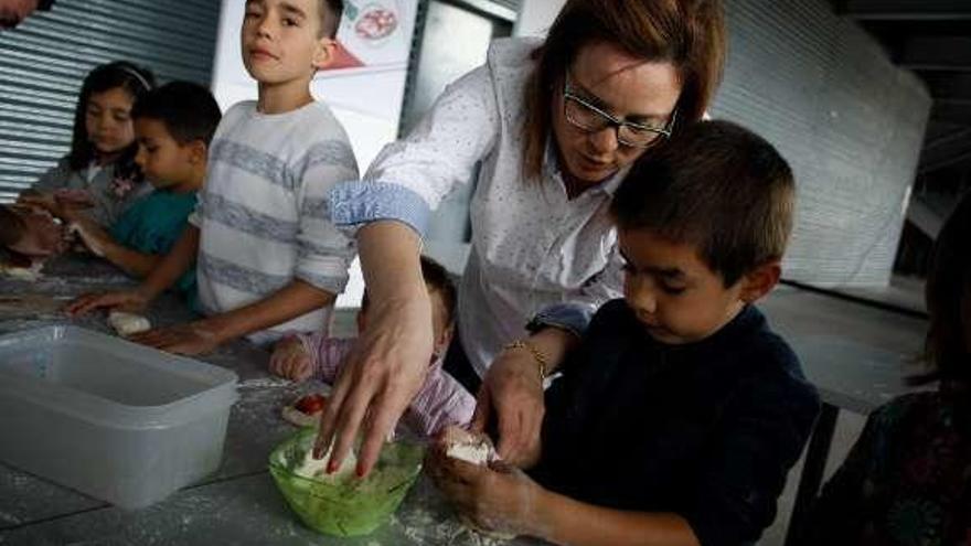 Diversas actividades de la feria, centradas en los más pequeños.