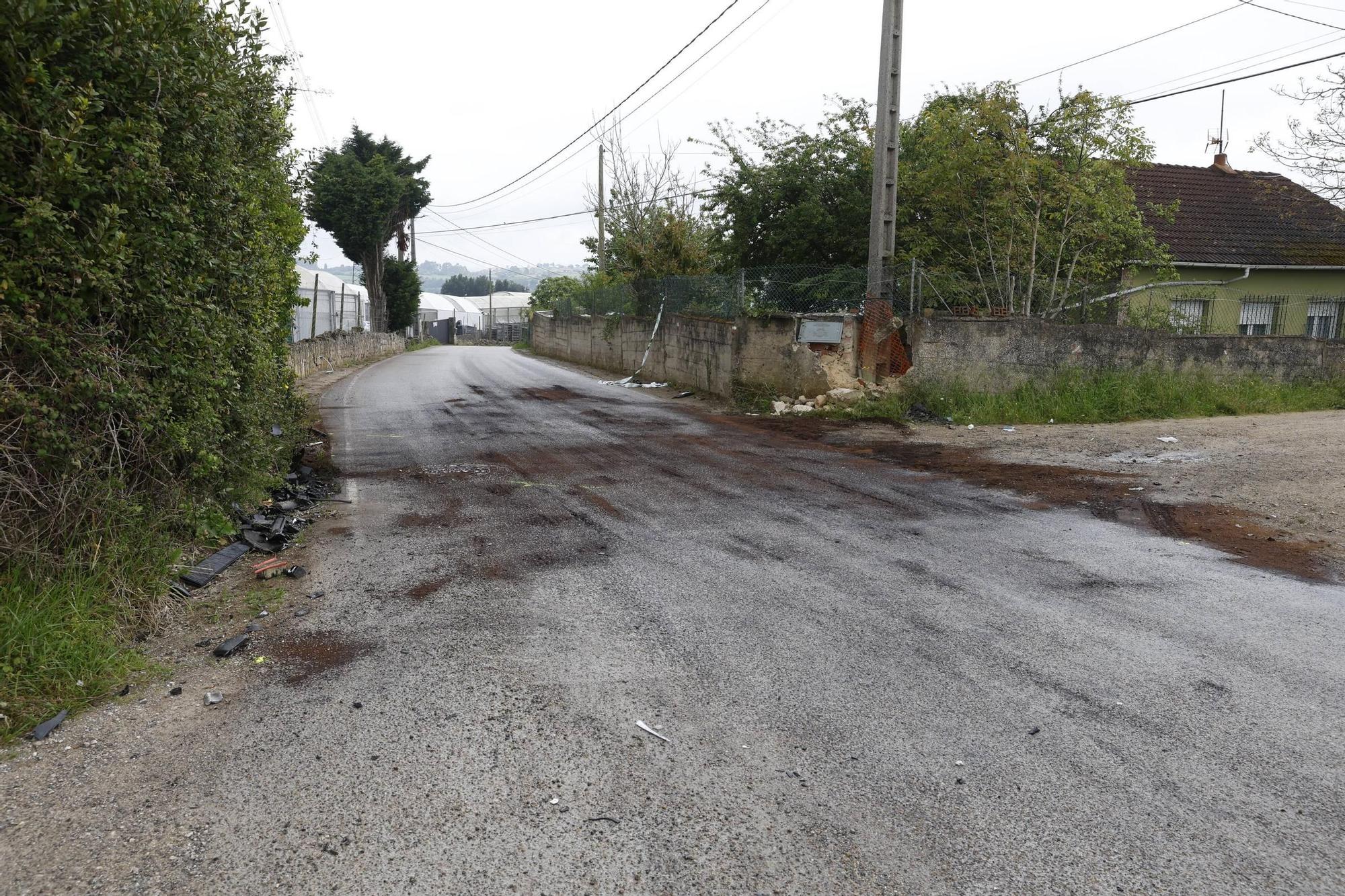 El lugar del accidente que acabó con la vida de un joven en Cenero, en imágenes