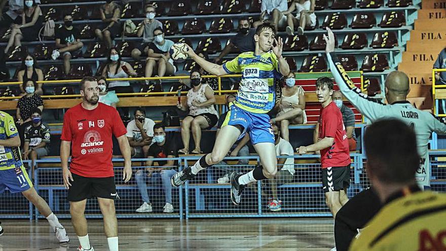 Partido amistoso del Balonmano Zamora, con restricciones de público, en el Ángel Nieto. | N. R.