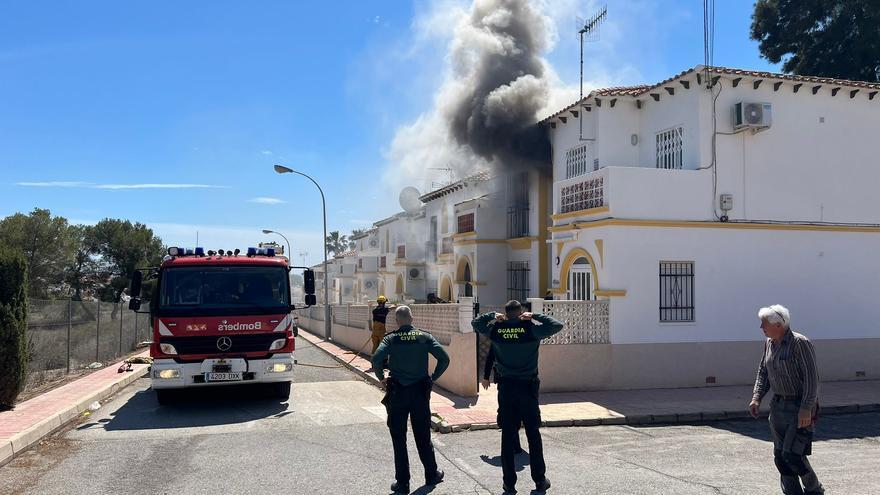 Mueren un hombre y su perro en un incendio en San Miguel de Salinas