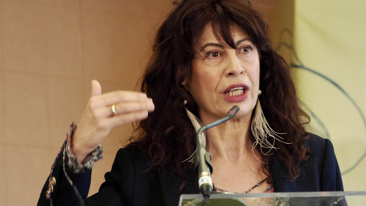 La ministra de Igualdad, Ana Redondo, interviene durante la jornada 'Mujeres y vida en el medio rural', en el Hotel Sercotel, a 5 de abril de 2024, en Valladolid, Castilla y León (España).