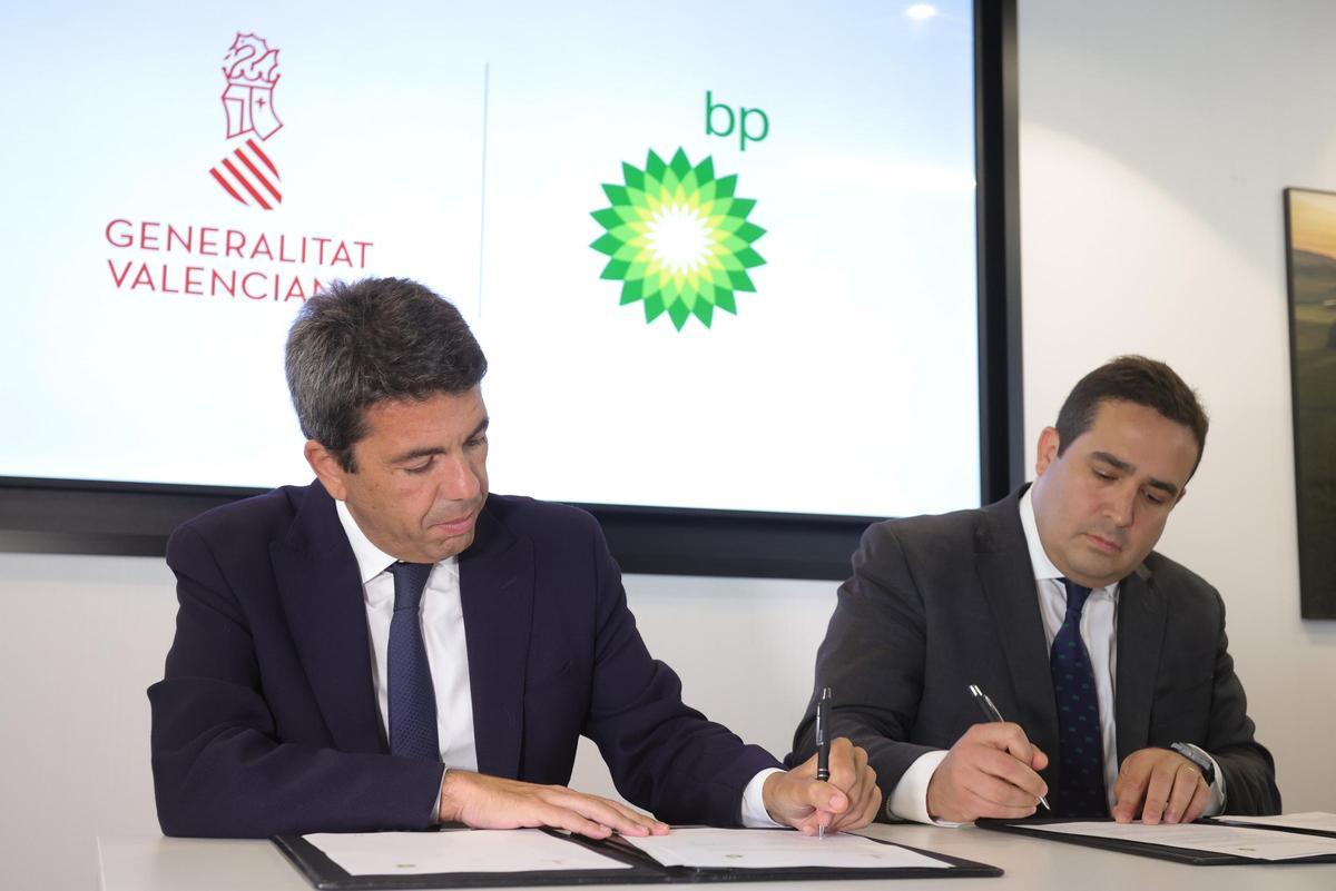 Firma del acuerdo entre BP y el jefe de Consell.