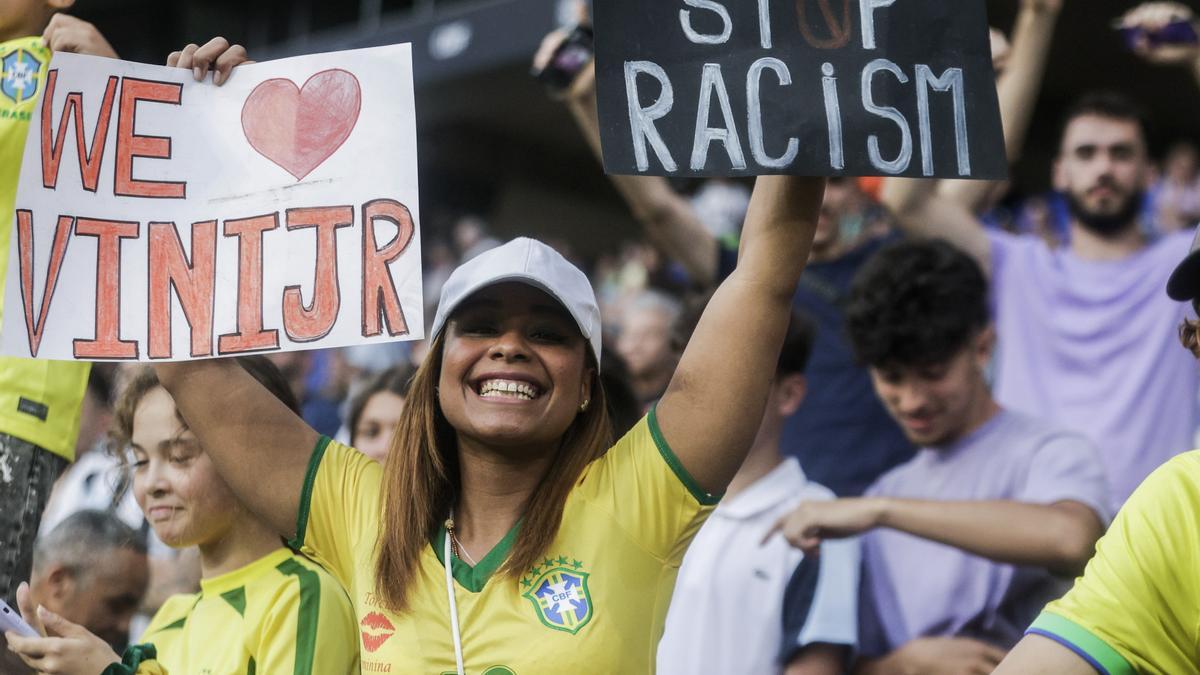 Un amigo de Vinícius Jr denuncia el ataque racista de un guardia del estadio de Cornellà.