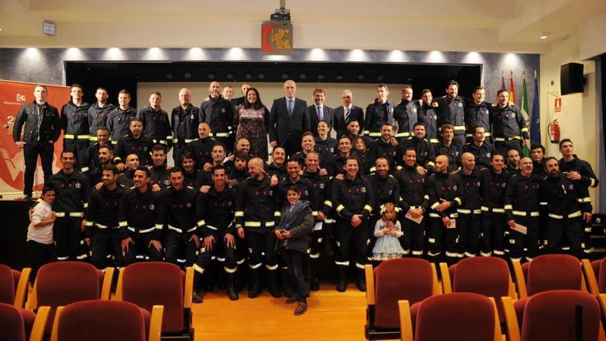 Toman posesión 54 bomberos del Consorcio provincial de Extinción de Incendios
