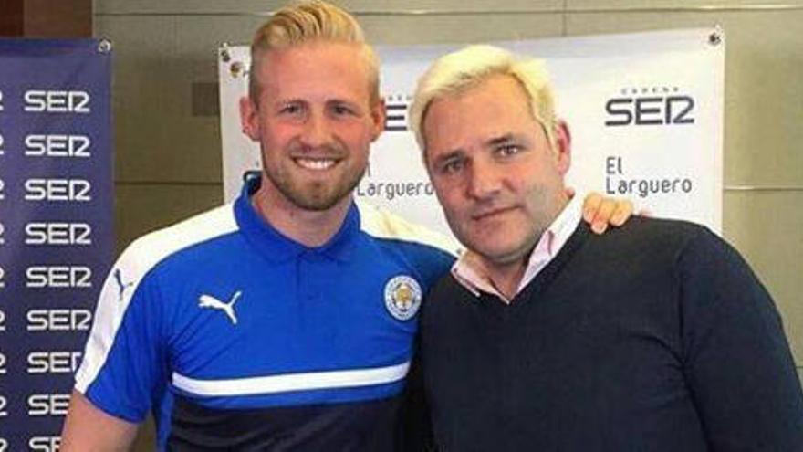 Kasper Schmeichel conoce a su ídolo Santi Cañizares