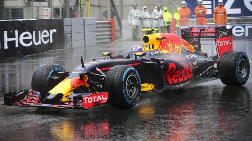 Hamilton gana sobre la lluvia de Mónaco y Alonso acaba quinto