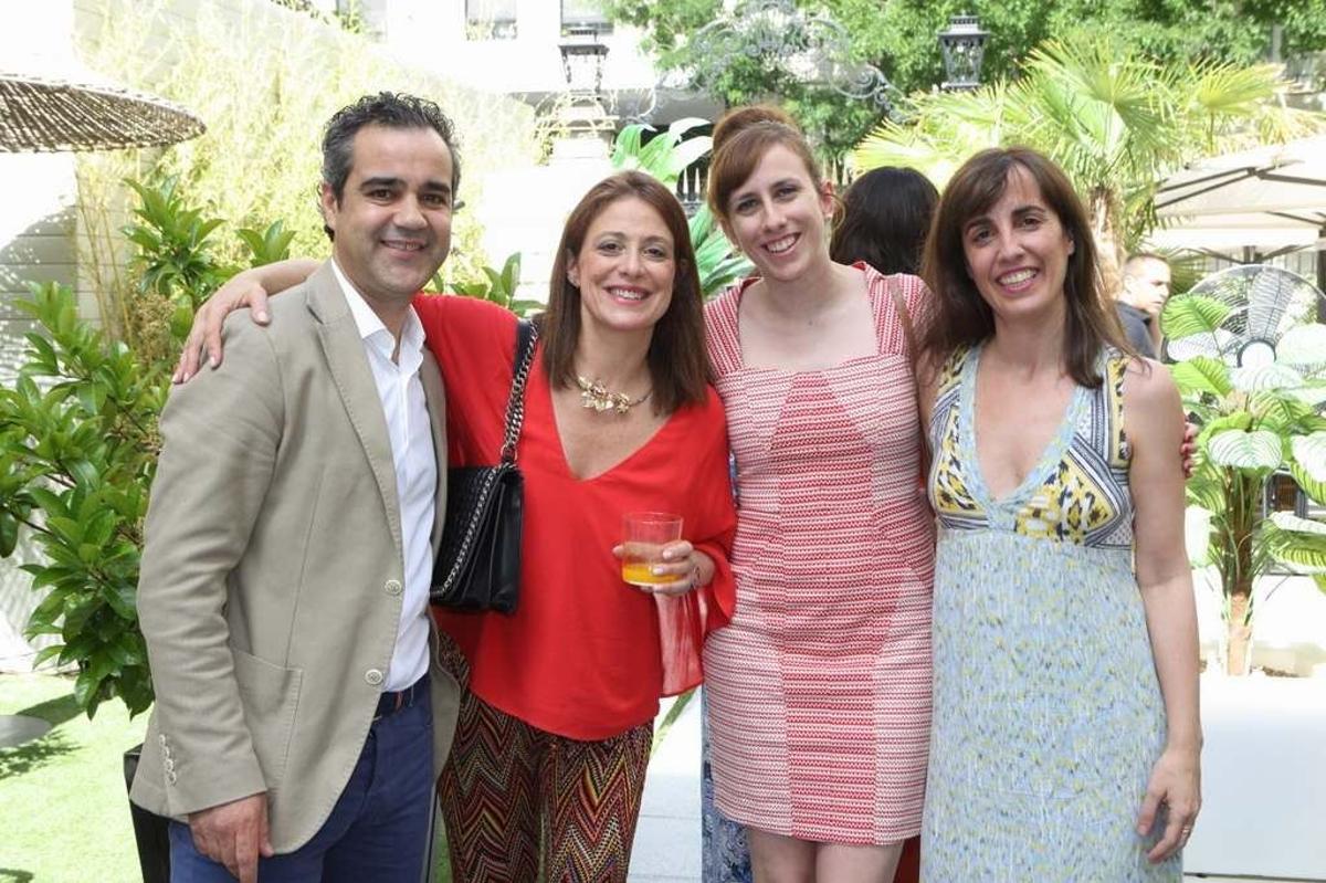 David Mateos y Laura Vaquerizo (OMD) con Ana Llorens y Ainhoa Varona (Grupo Zeta)