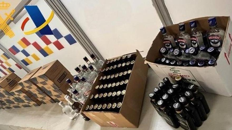 Intervenen 407 ampolles d'alcohol a la duana de la Farga de Moles amagades en un cotxe francès