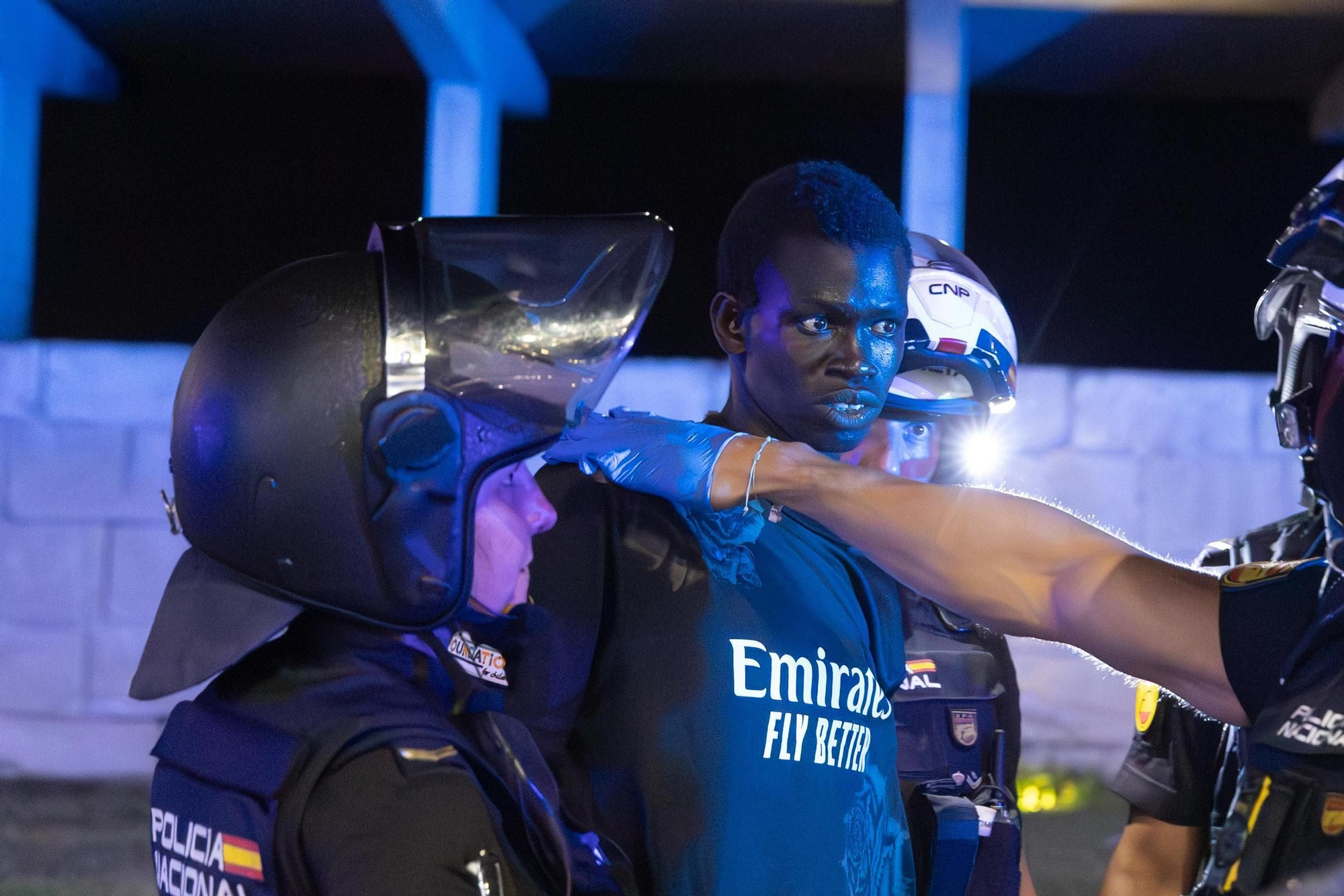 Operativo conjunto policial contra el ‘top manta’ en el puerto de Alicante