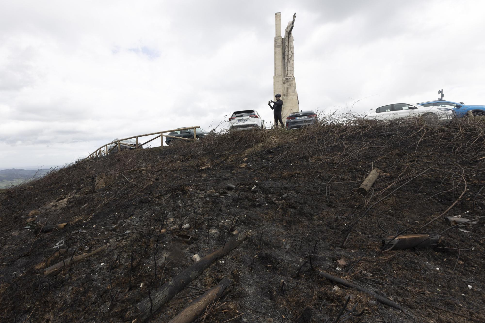 El Naranco, devastado por las llamas.