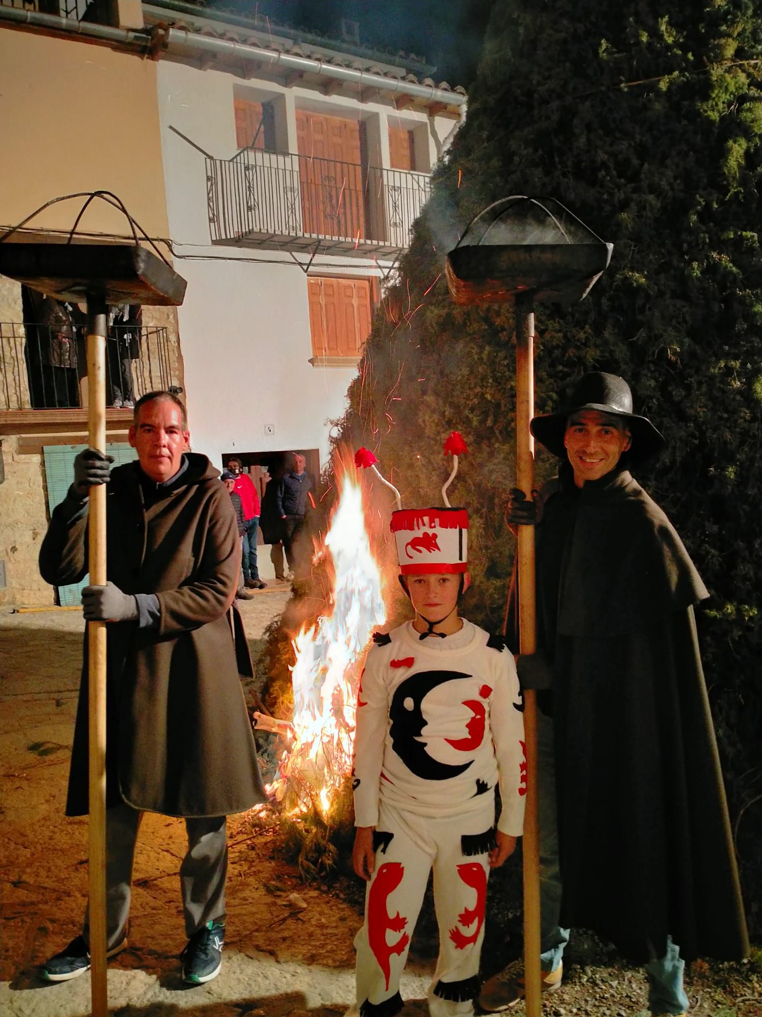 Las imágenes de la fiesta más rara de Sant Antoni en la Todolella, en octubre