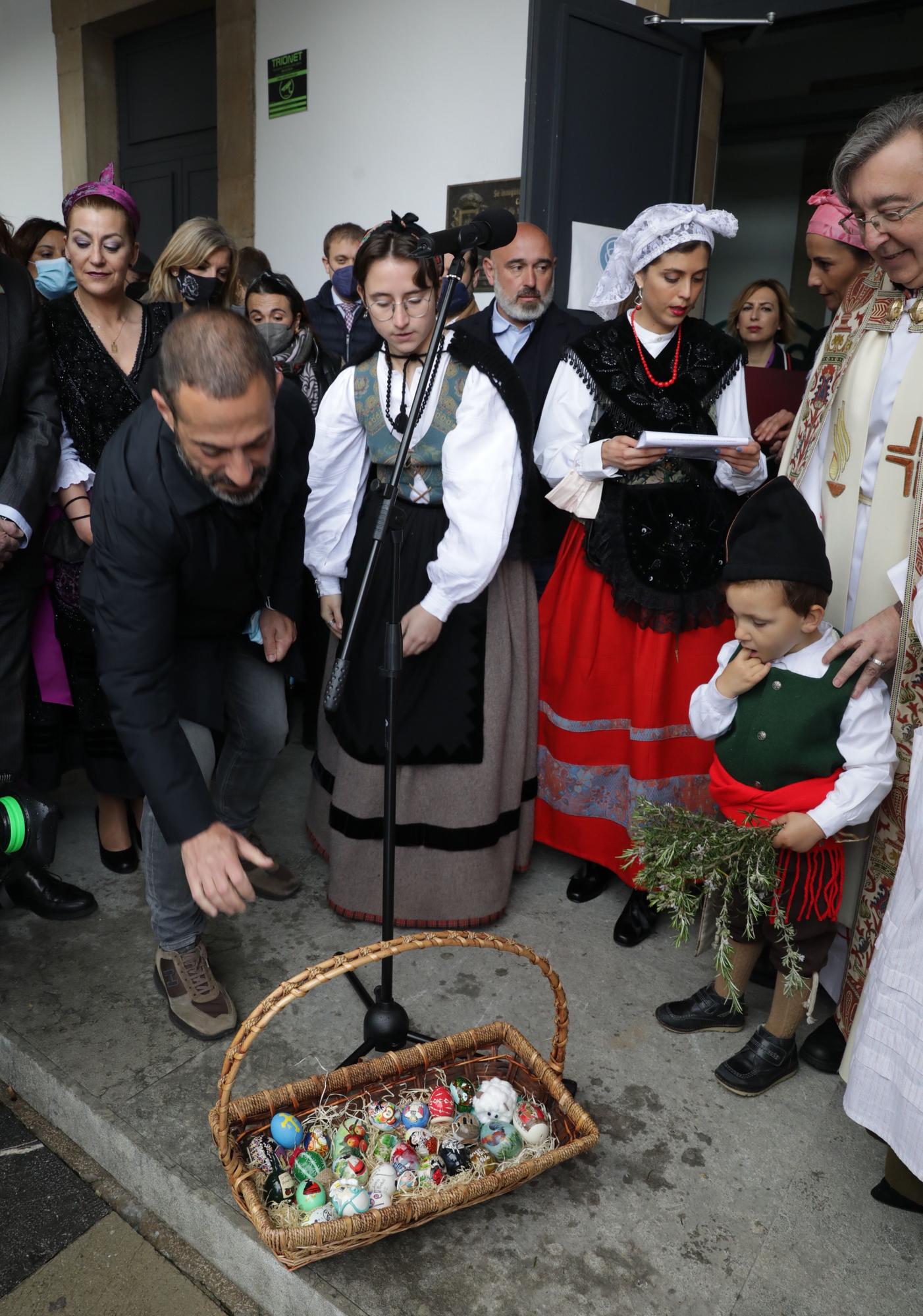 EN IMÁGENES: Así fue la fiesta de los Güevos Pintos en Pola de Siero