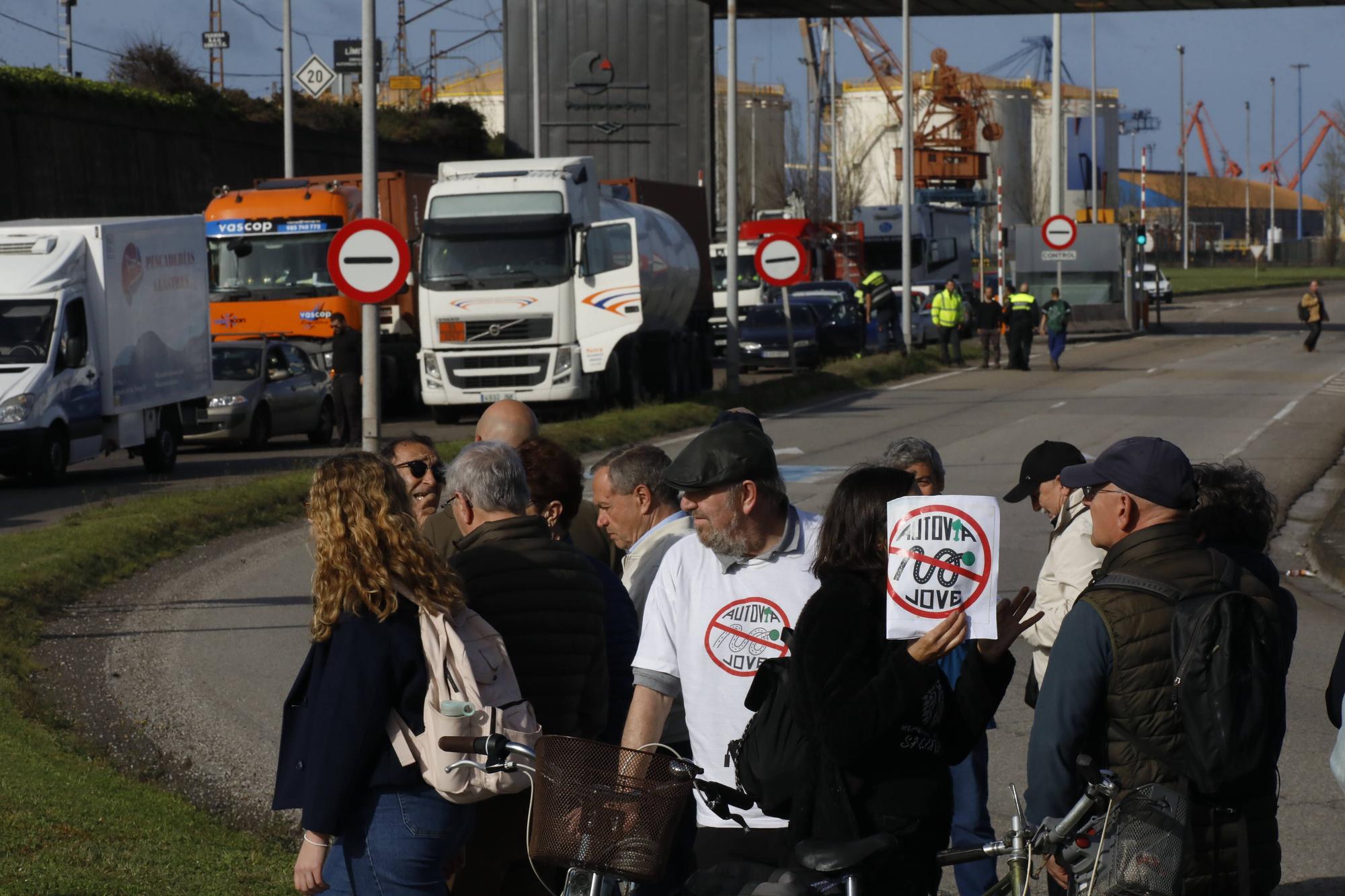 Gijón inicia las movilizaciones tras el enésimo fiasco con el vial de Jove