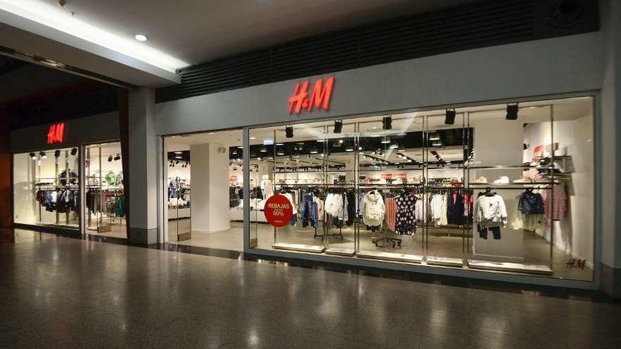 La tienda de H&amp;M de Espacio Coruña, en la tarde de ayer.