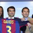 Laporta, junto con Davids, Txiki y Rijkaard en la presentación del mediocampista