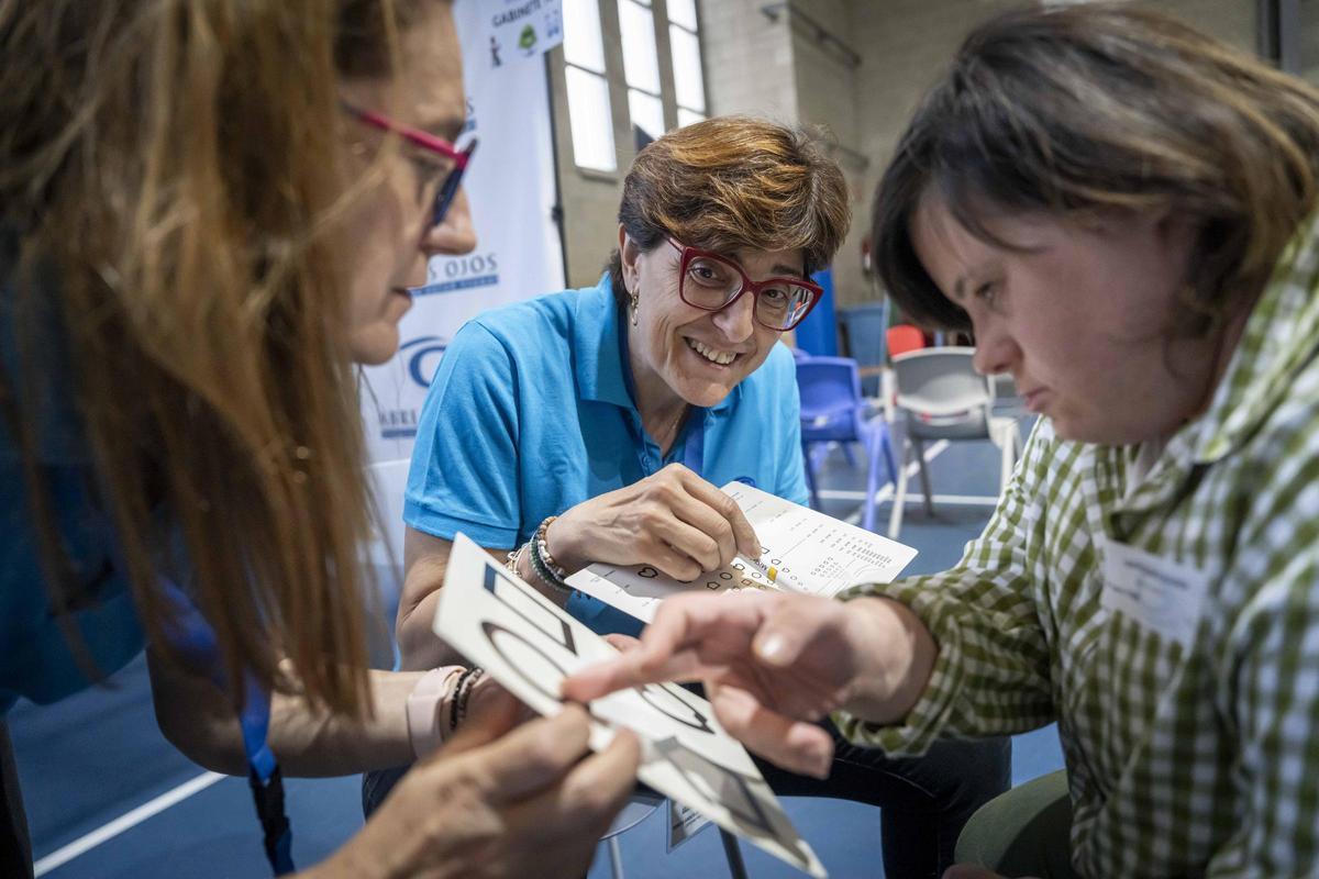 Sant Adrià ofrece revisiones gratuitas de vista y oído a más de 600 personas vulnerables
